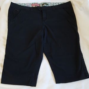 Plus size Freestyle black capris pants.